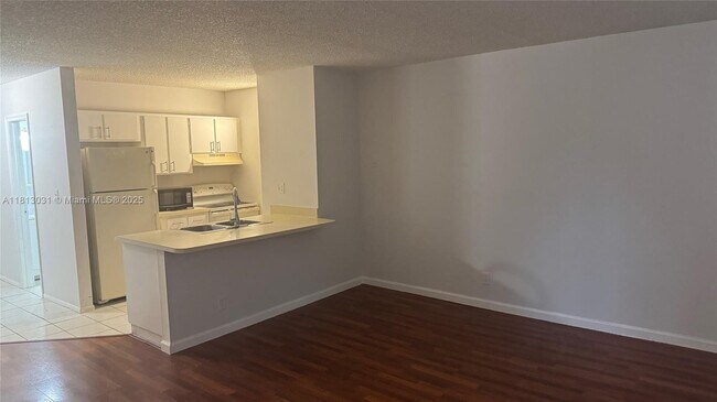 Building Photo - 2401 Riverside Dr