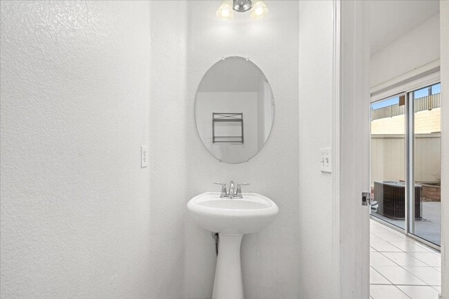 Building Photo - Elegant 3 Bedroom Home with Gourmet Kitchen, Office, & Landscaped Backyard