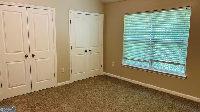 Building Photo - 1035 Barnett Shoals Rd