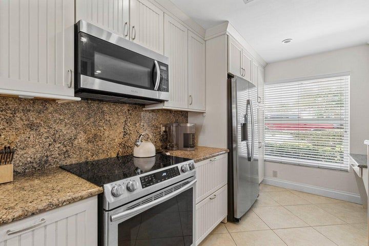 Building Photo - 842 SE 19th Ave