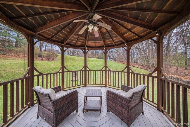 Building Photo - 695 Heritage Dr