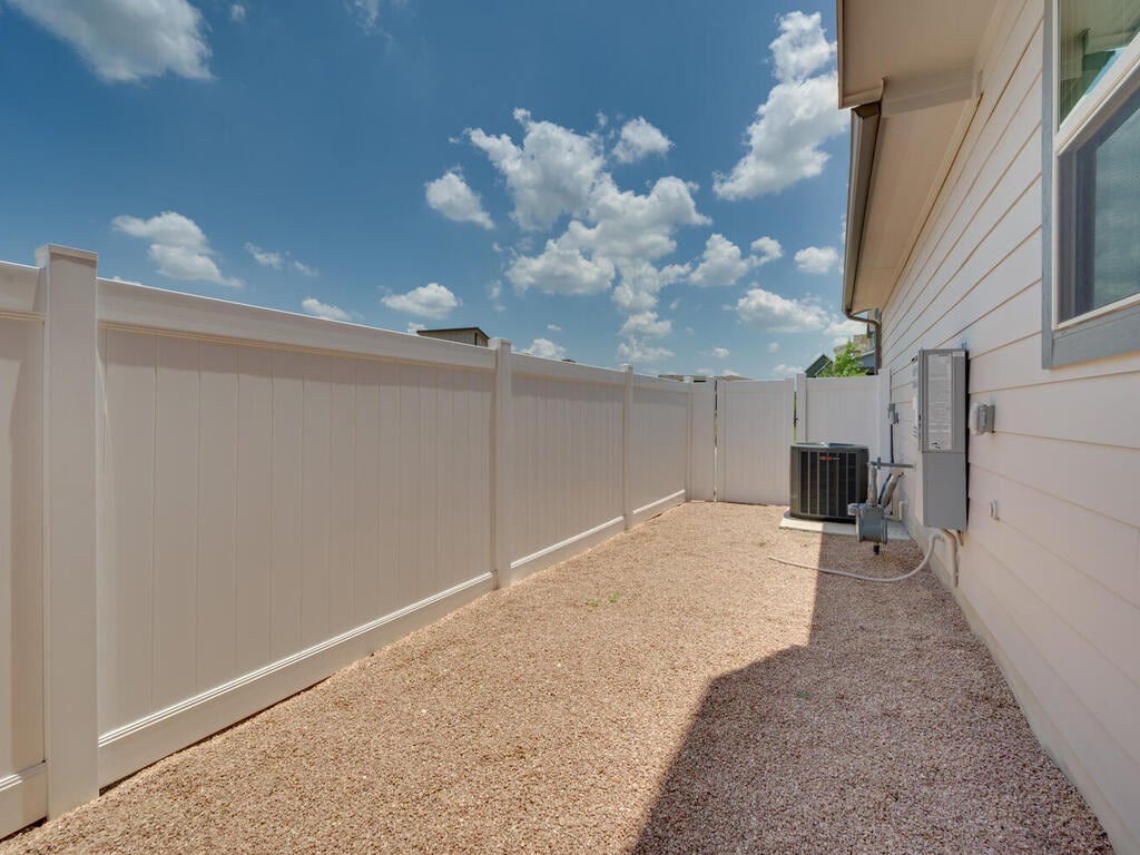 Building Photo - 7700 Dylan Dr