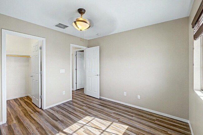 Building Photo - 16317 N 152nd Ave