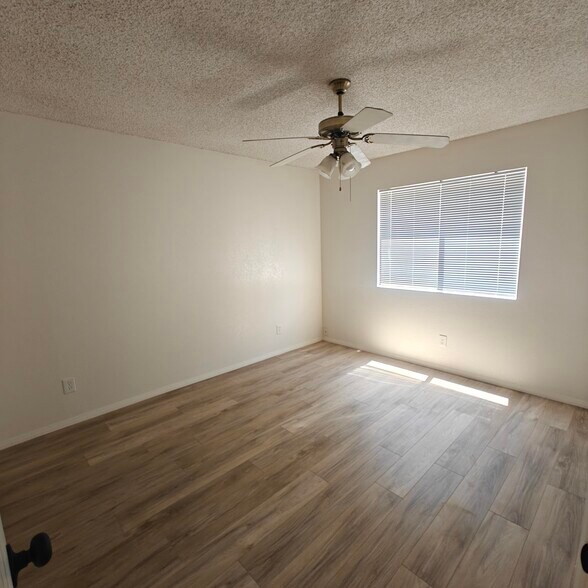 Building Photo - 8680 N Cortez Dr