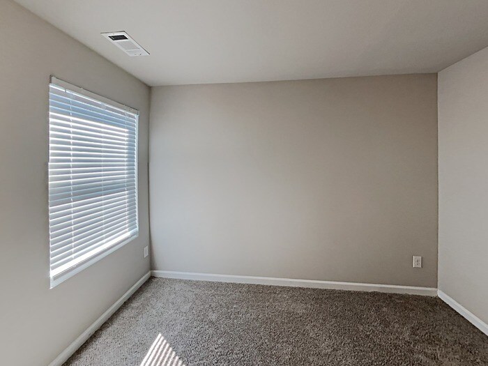 Building Photo - 1052 Wedgewood Ct NE