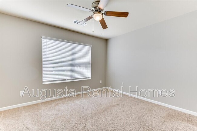 Building Photo - 5060 Vine Ln