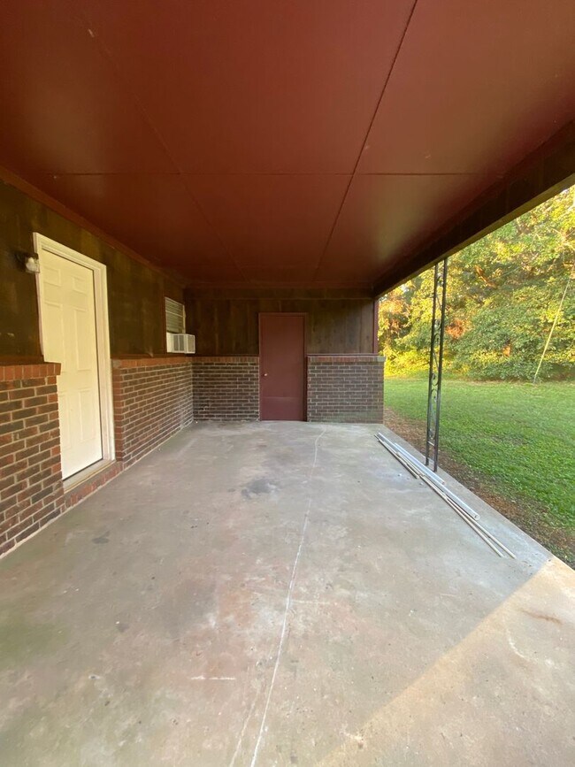Building Photo - 2342 Airport Dr