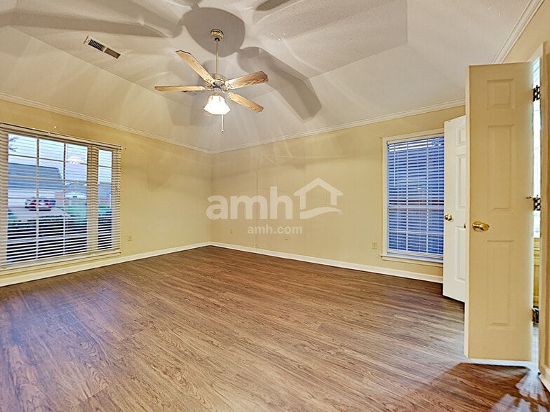 Building Photo - 9357 Bryant Trent Blvd