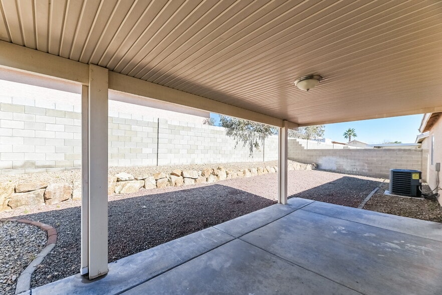 Building Photo - 4030 W Red Coach Ave