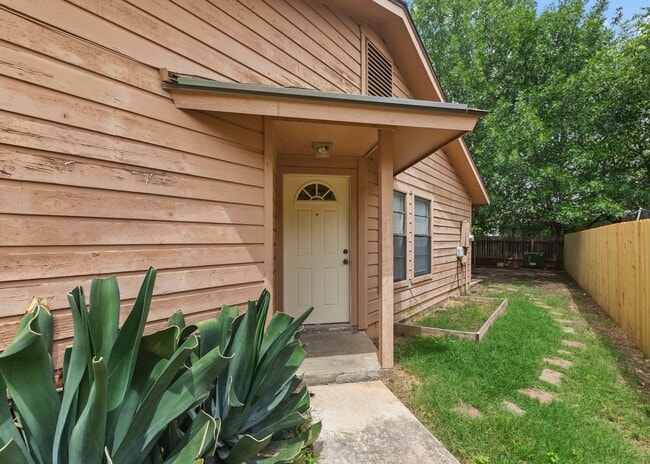Building Photo - Close to UTSA / Medical