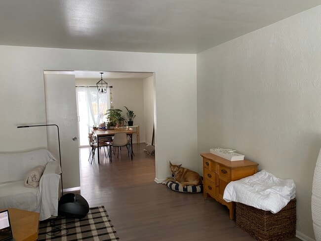 Building Photo - 600 NE 12th St