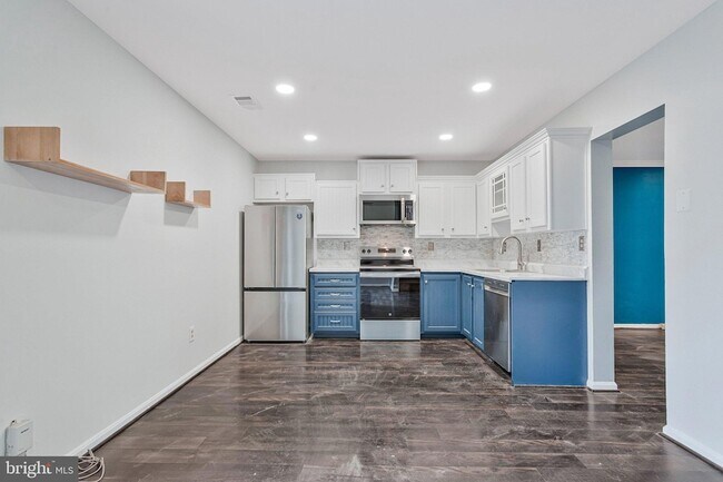 Building Photo - 1675 Ridgely Ct