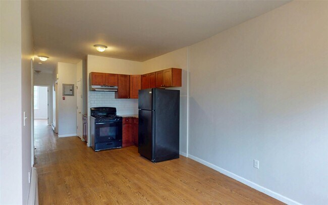 Building Photo - 475 Ashford Ave