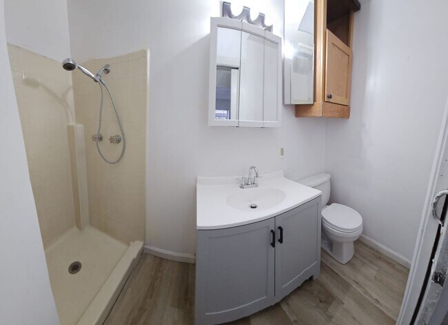 Building Photo - 128-130 Arletta