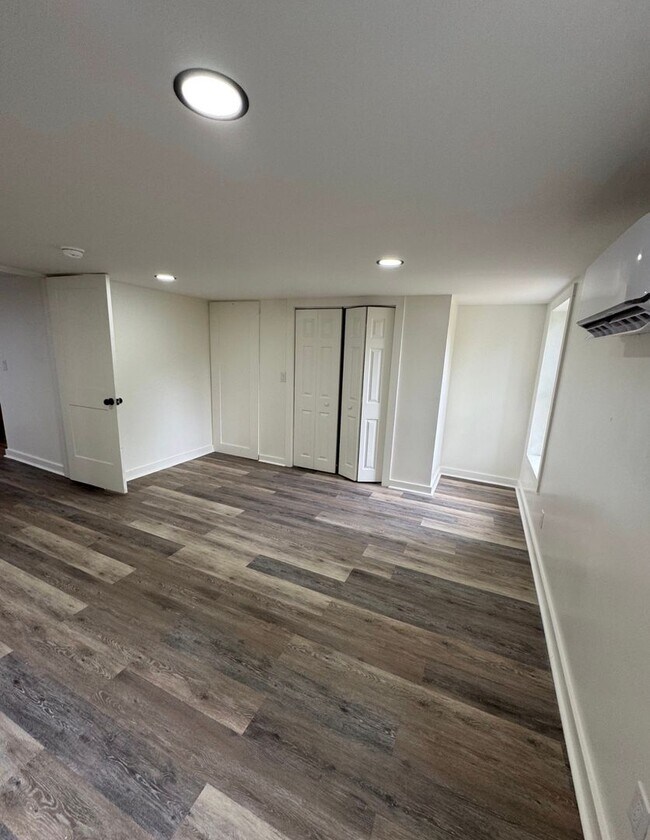 Building Photo - 250 N Anderson St