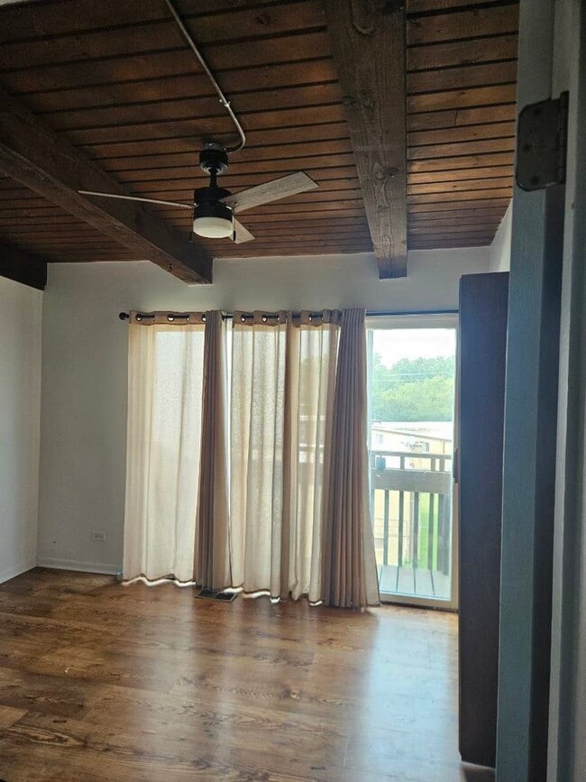 Building Photo - 6660 Wood River Dr