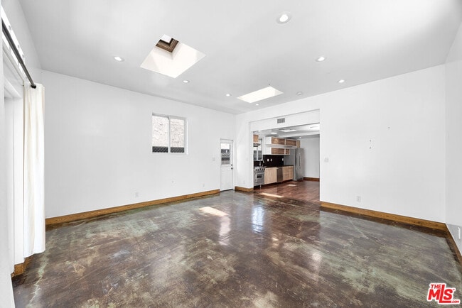 Building Photo - 1141 Cabrillo Ave