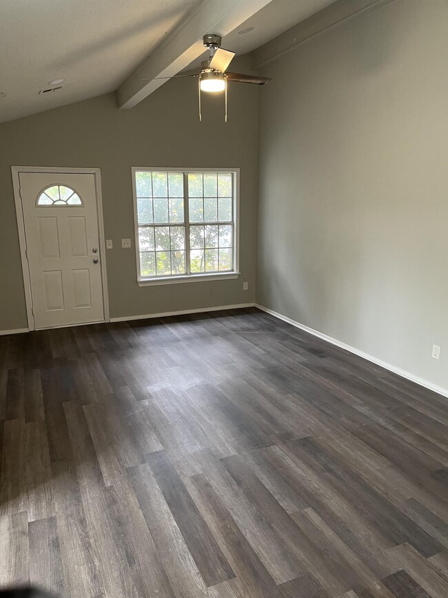 Building Photo - 10802 E 14th Ct