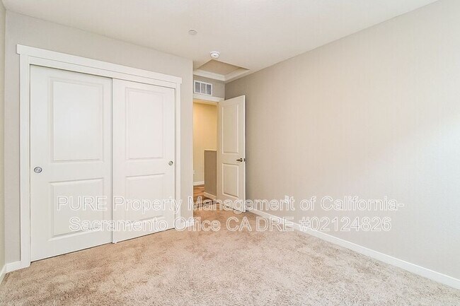 Building Photo - 4062 Southampton St
