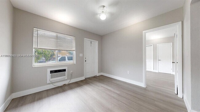 Building Photo - 891 SW 5th St