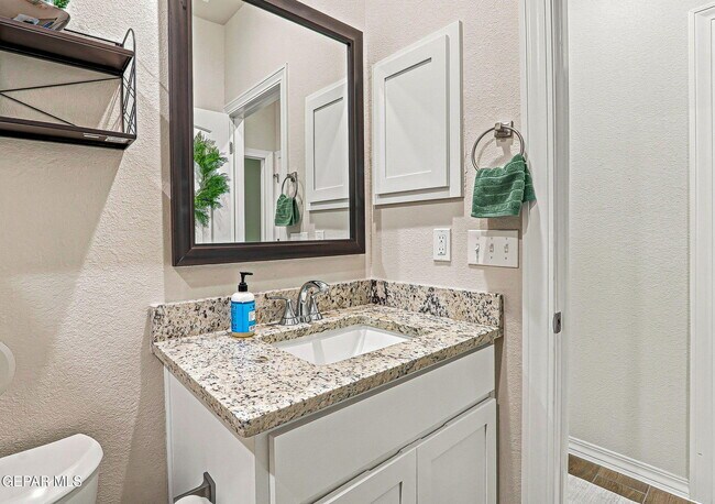 Building Photo - 13876 Loreina Luz Ave