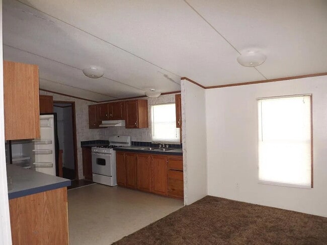 Building Photo - Charming 3-Bed, 2-Bath Mobile Home Retreat...