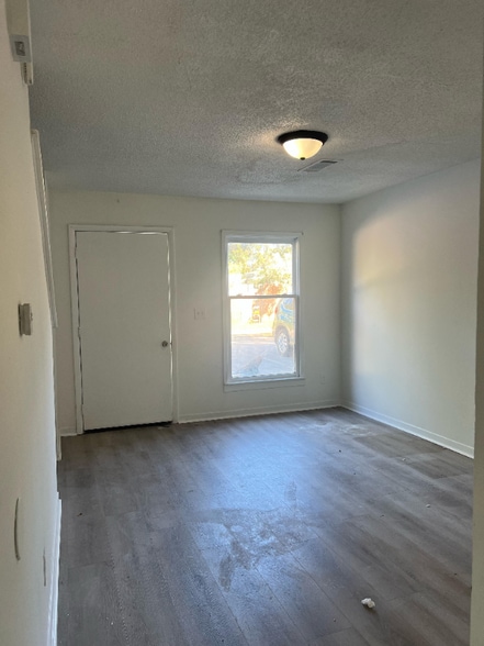 Building Photo - 3456 Macklen Rd