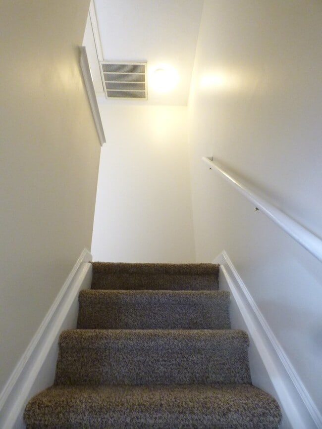 Building Photo - COMING SOON! Spacious Townhouse, W/D Hookups, Off-Street Parking, All Electric!