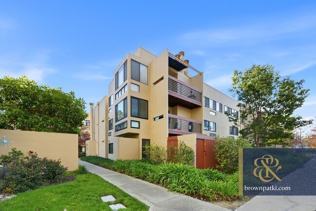 Building Photo - 916 Beach Park Blvd