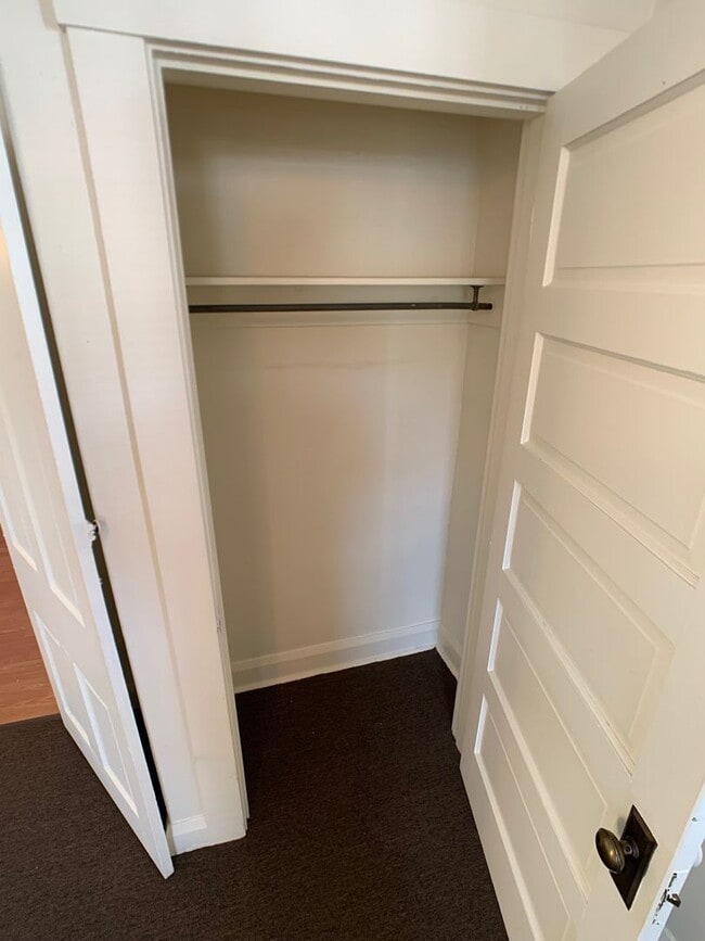 Building Photo - Cozy 1-Bedroom House With Garage!!