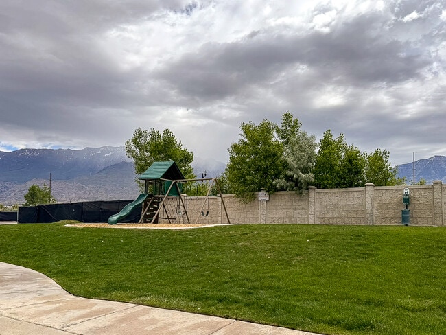 Building Photo - 699 E 355 N