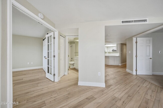 Building Photo - 17404 N 99th Ave