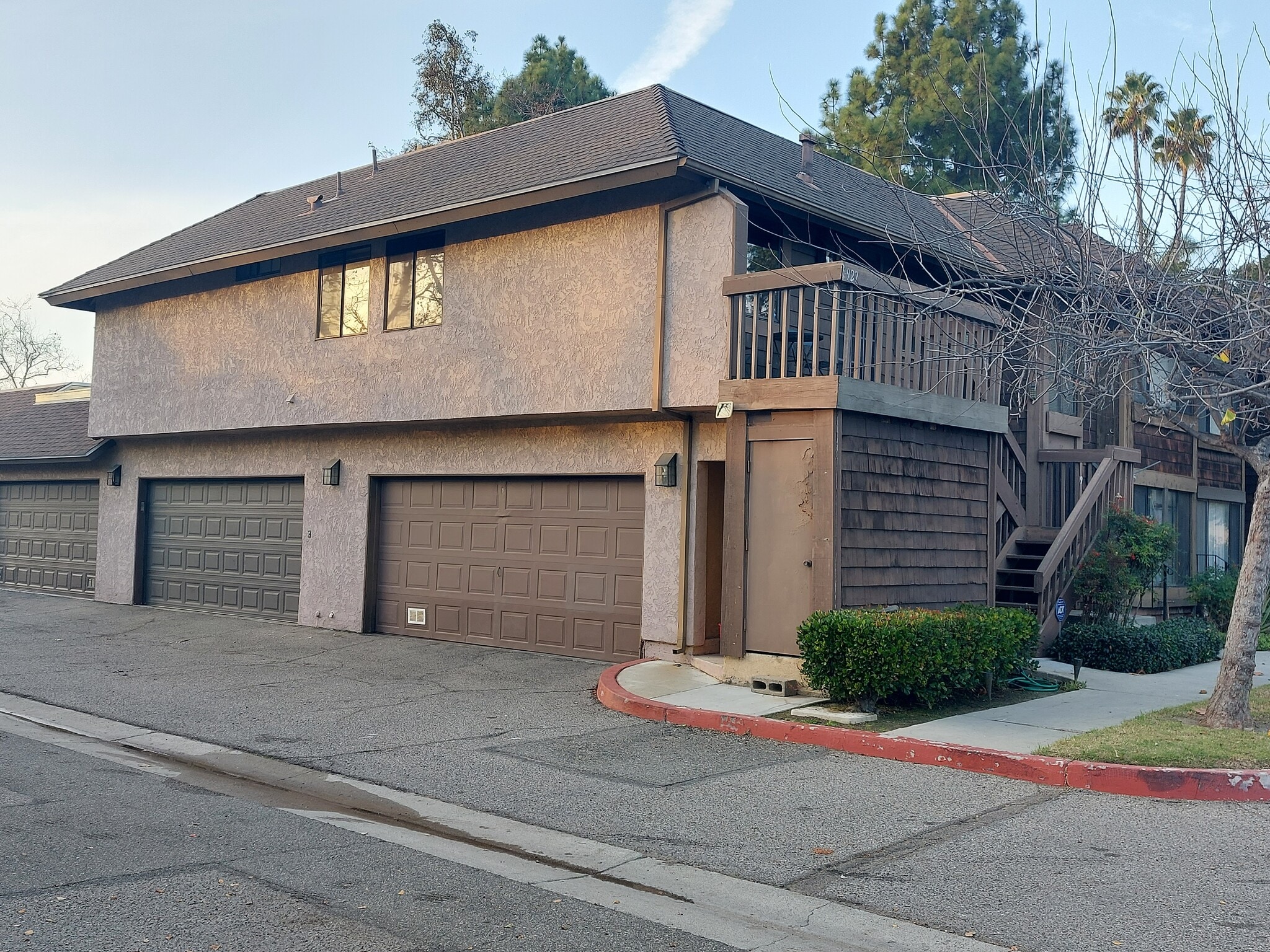 Building Photo - 927 S Downey Pl