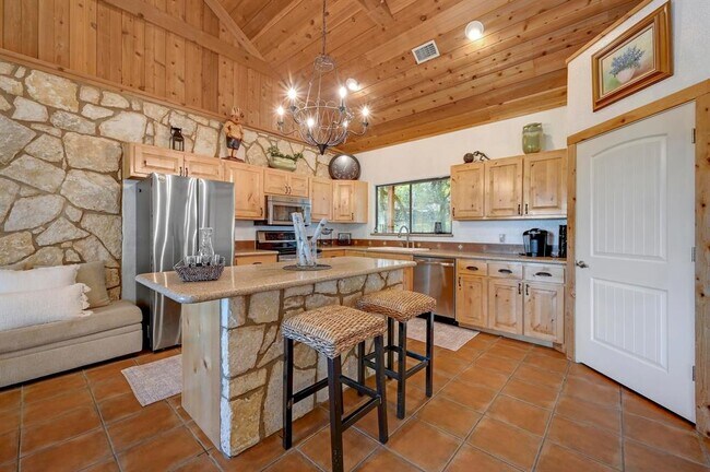 Building Photo - 401 Madrone Canyon Dr