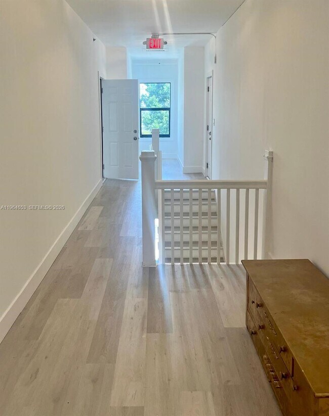 Building Photo - 842 Himmarshee St