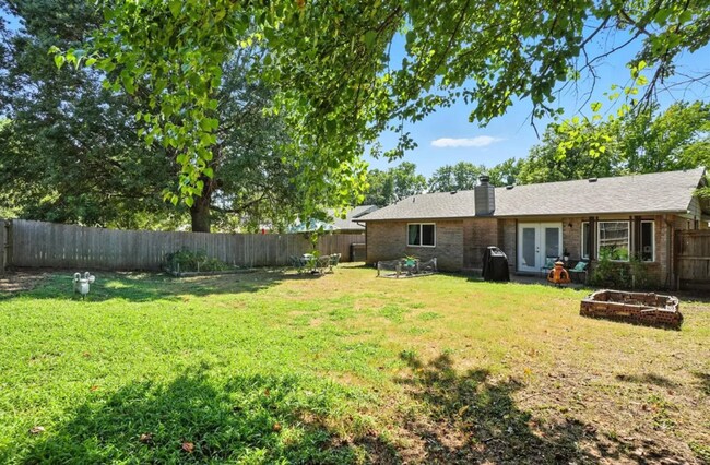 Building Photo - 3 BED 2 BATH! Schedule a tour today!