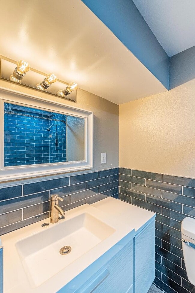 Building Photo - 704 Pacific Ave SW