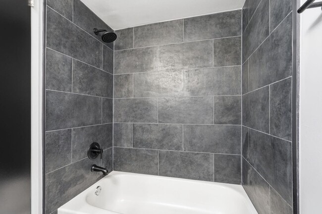 Building Photo - Beautifully Renovated 2-Bedroom Condo in the Heart of Reston!