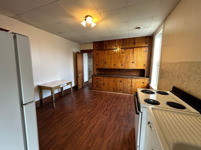 Building Photo - Large Apartment- HOMER,MI