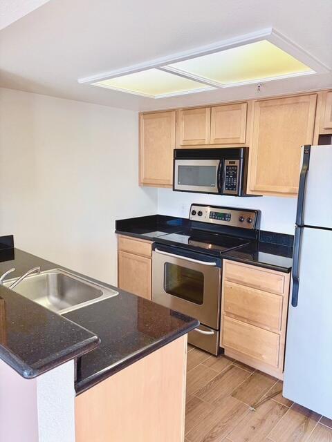 Building Photo - 43376 Cook St