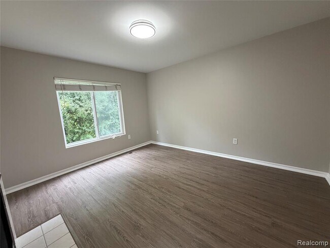 Building Photo - 758 Sandalwood Dr