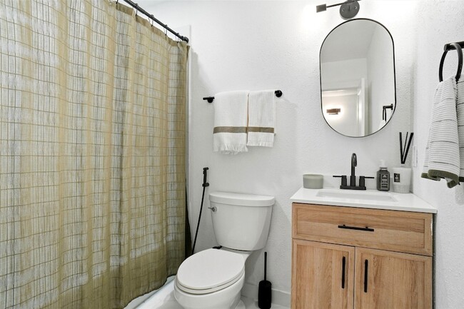 Building Photo - 1820 Castille Dr