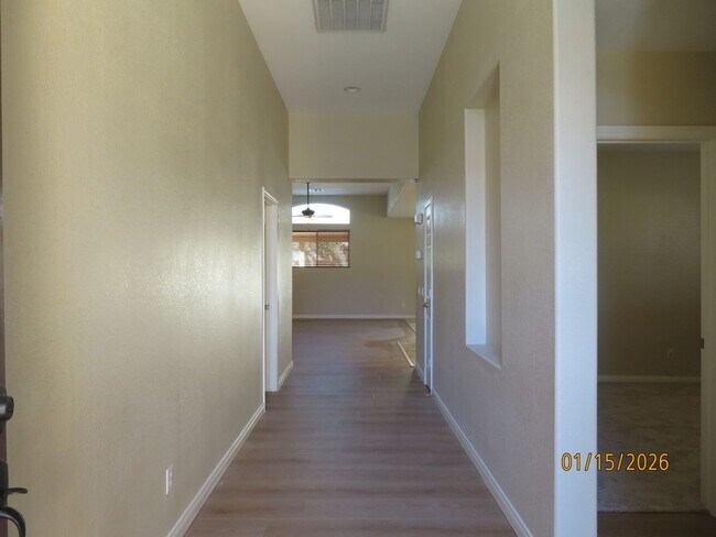 Building Photo - Very Nice One-Story Home