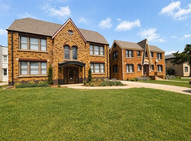 831 East Drive - 831 & 835 East Drive