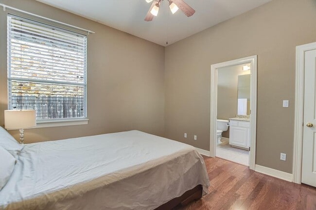 Building Photo - 2339 Berwick Dr