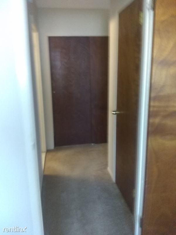 Building Photo - 572 Brook St