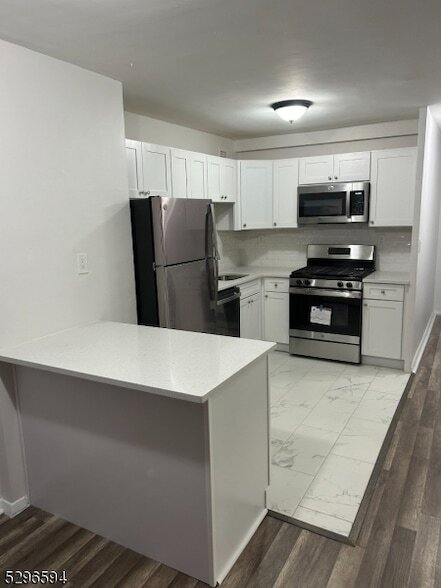 Building Photo - 285 Aycrigg Ave