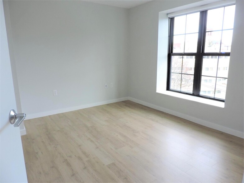 Building Photo - 9 Soden St