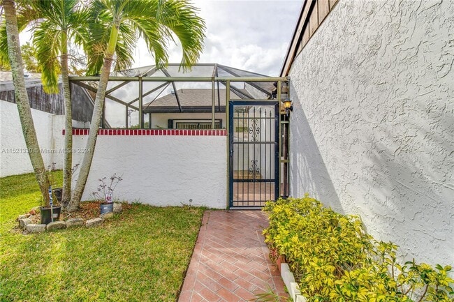 Building Photo - 6343 Pinehurst Cir