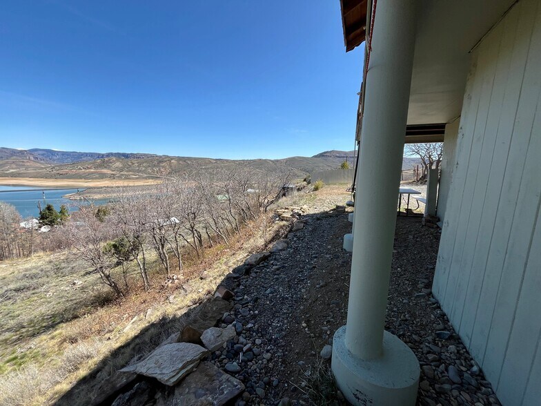 Building Photo - 1043 Cove Rd